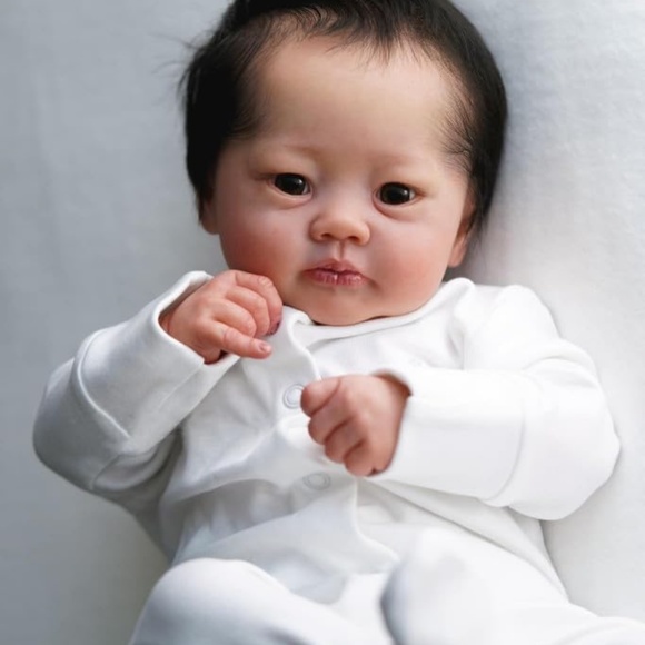 19 Inch Reborn Baby Doll Realistic Newborn with Rooted Hair Soft Cloth Body Gift - Picture 4 of 4